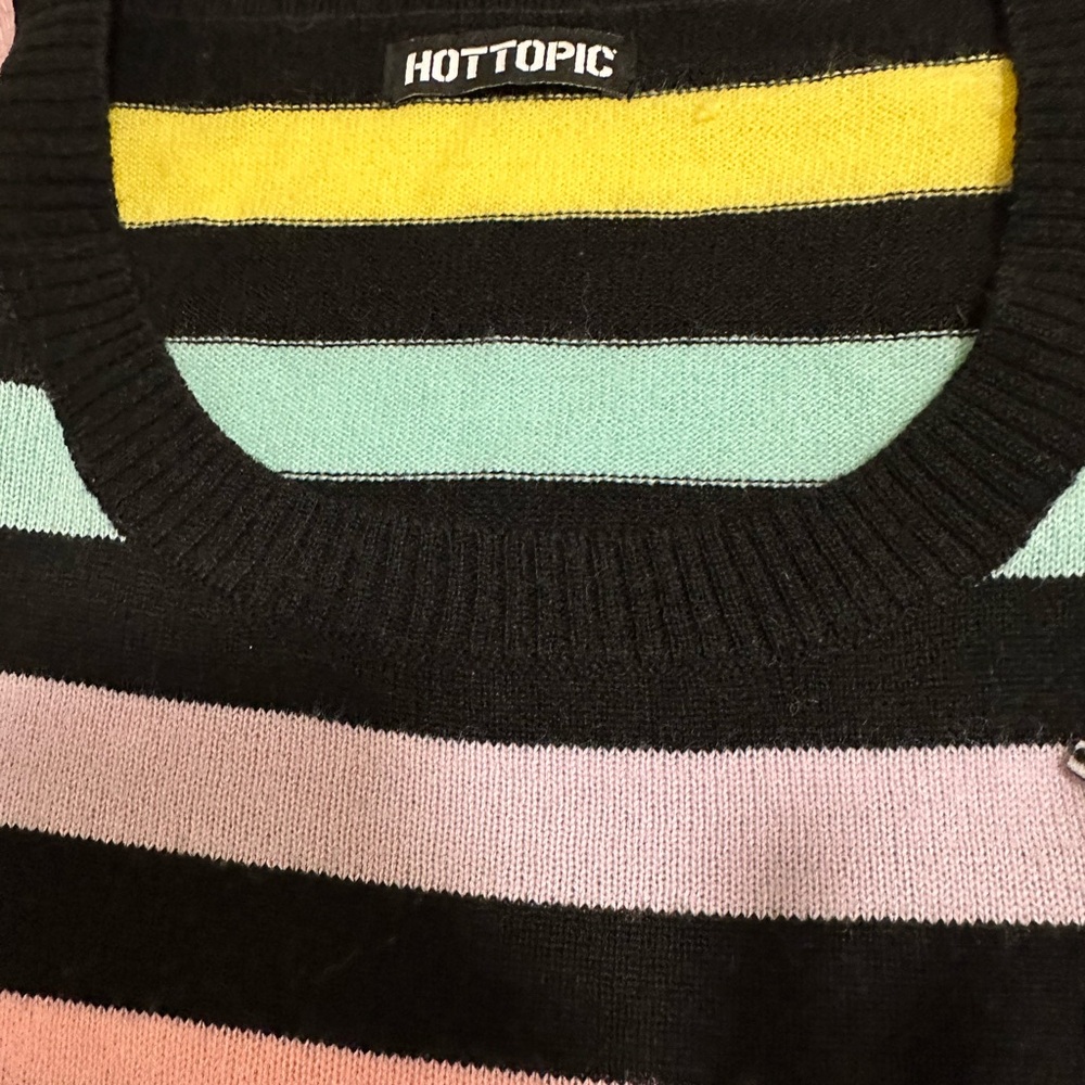 Hot Topic Sweater - Picture 2 of 2